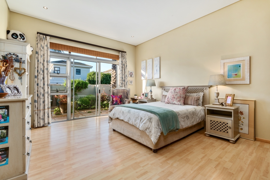 5 Bedroom Property for Sale in Sunset Links Western Cape